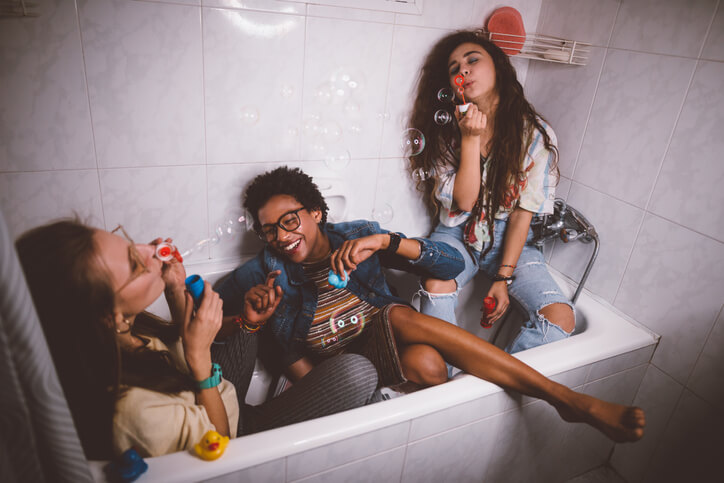 4 Tips For Getting Along With Your Roommates