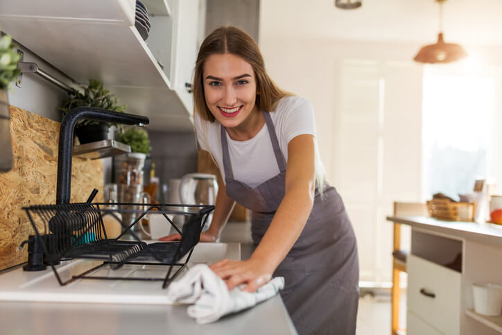 In A Hurry? Follow These Tips To Clean Your Apartment