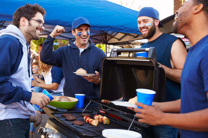 4 Tips For Hosting An Apartment Tailgate Party