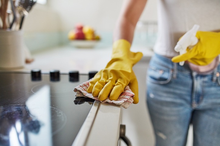 Spring Cleaning Checklist: Clean Your Apartment In One Day