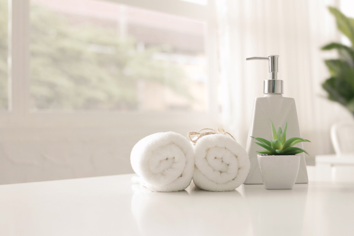 Image of 4 Decorating Tips For Your Florida Apartment Bathroom